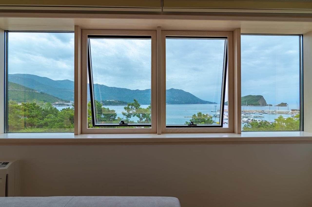 Luxury Seaside Aparthotel Budva